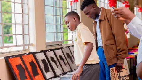 Kevin explaining thread maps