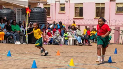 Cone hulla hoop race