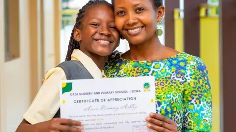 Awarding outgoing prefect (Awori)
