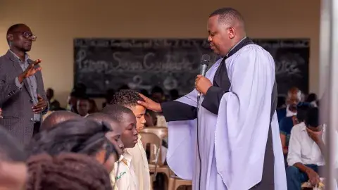 Rev. Noah dedicating candidates